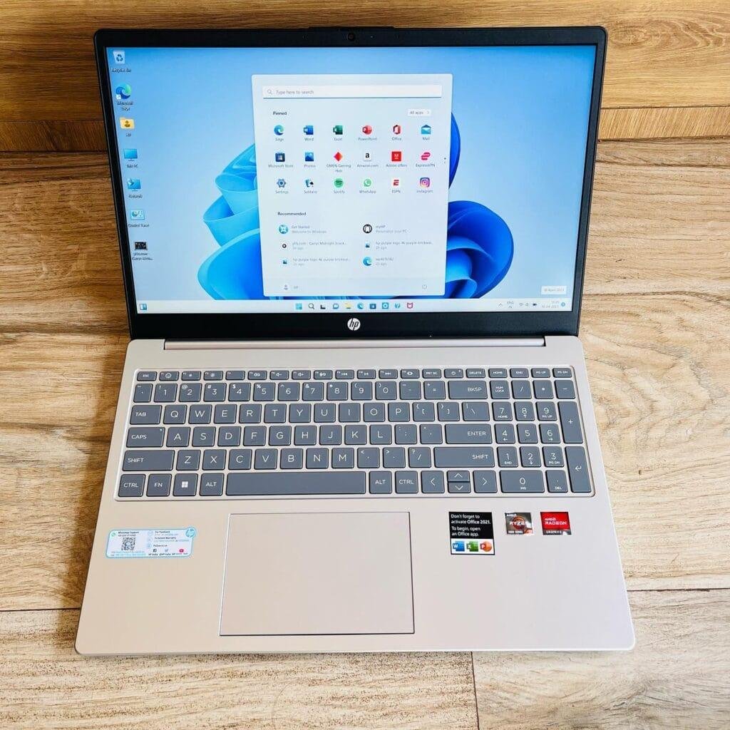 Laptop HP 15-FC0500AU | AMD Ryzen™ 3 7320U Processor, 8GB LPDDR5 RAM, 512GB PCIe NVMe SSD, Win 11 Home + MS Office Home 2024 + Microsoft 365 Basic, 15.6" FHD Narrow Border Display, AMD Radeon Graphics, Island KBD, Backpack, Natural Silver, 1.59 kg
